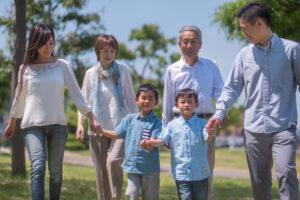 子育てしながら“家族の介護を手伝う”ということ──30代パパのダブルケア体験記